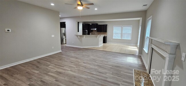 Building Photo - 1038 Albany Park Dr