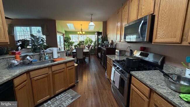 Building Photo - 506 Quincy St