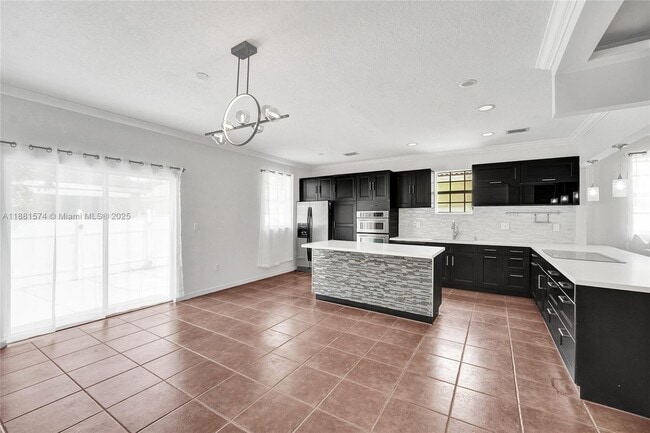 Building Photo - 3041 SW 88th Ave