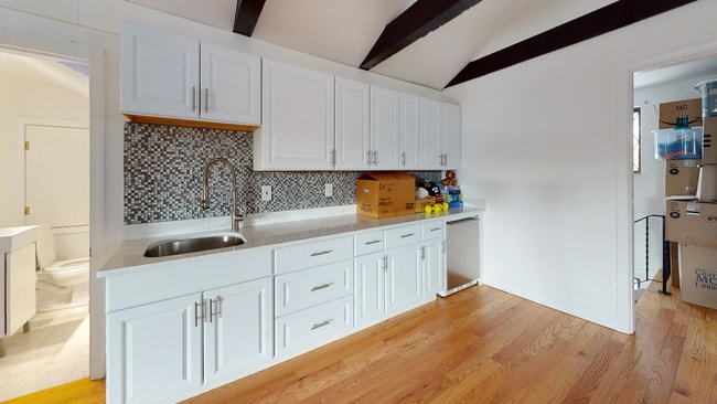 Building Photo - 23 Broadlawn Park