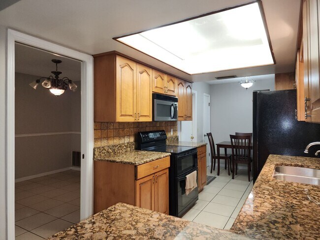 Building Photo - Spacious Single-Story Home; Private Fenced...