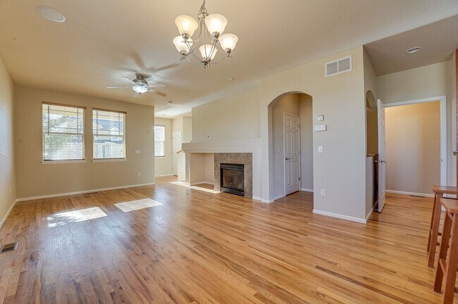 Building Photo - 2 bedroom, 2.5 bath townhome in Observatory Village