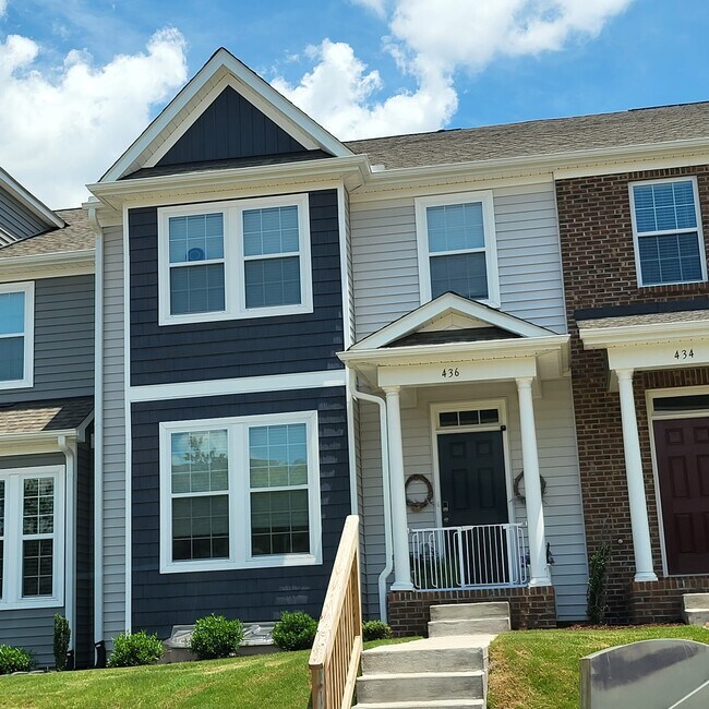 Building Photo - 436 Church St