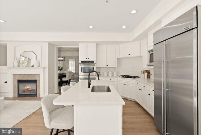 Building Photo - 42465 Regal Wood Dr