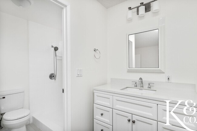Building Photo - Stunning 4-Bedroom Simi Valley Home with P...