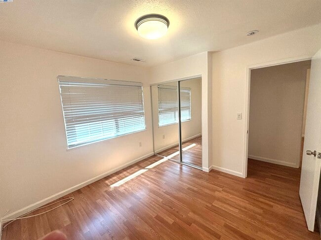Building Photo - 3428 San Marino Ave