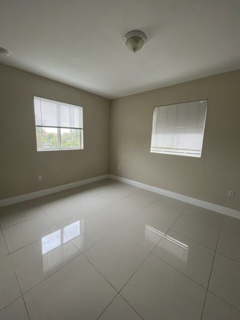 Building Photo - 3611 SW 88th Pl