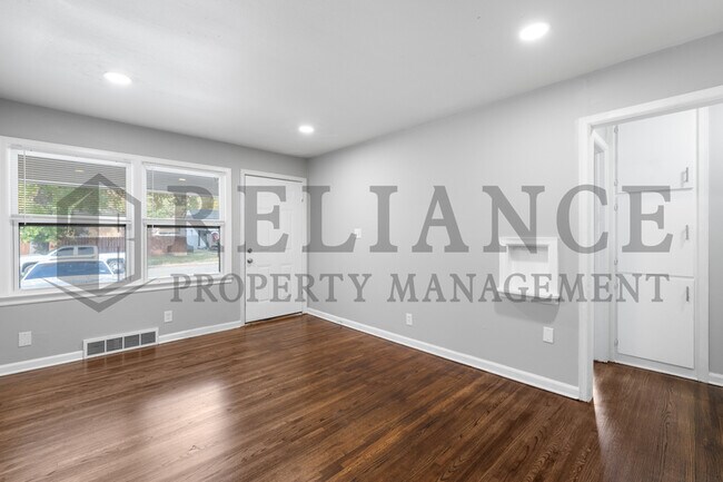 Building Photo - 2042 S Pinecrest St