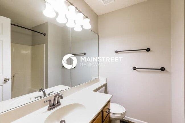 Building Photo - 3 Bedroom Pet-Friendly Home in BLUE SPRINGS, MO with Main Street Renewal