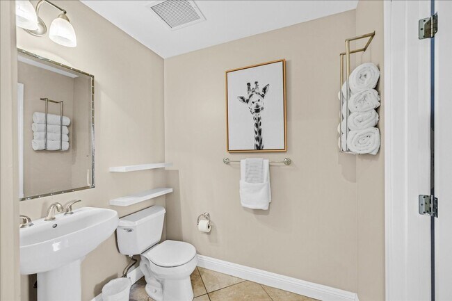 Building Photo - Designer Furnished Beauty at One Las Vegas!