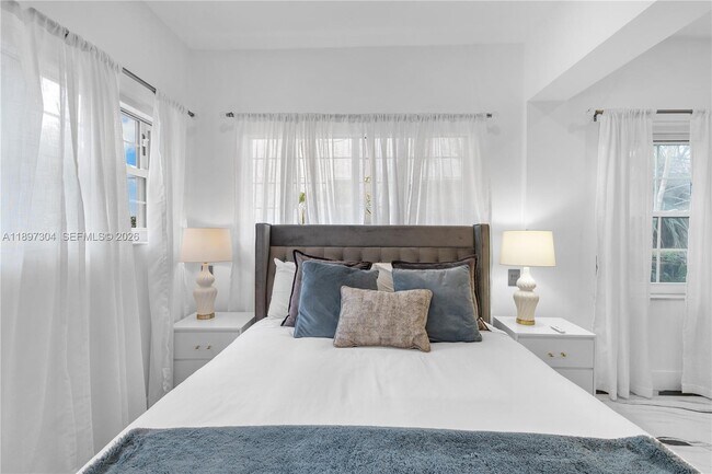 Building Photo - 1544 Michigan Ave