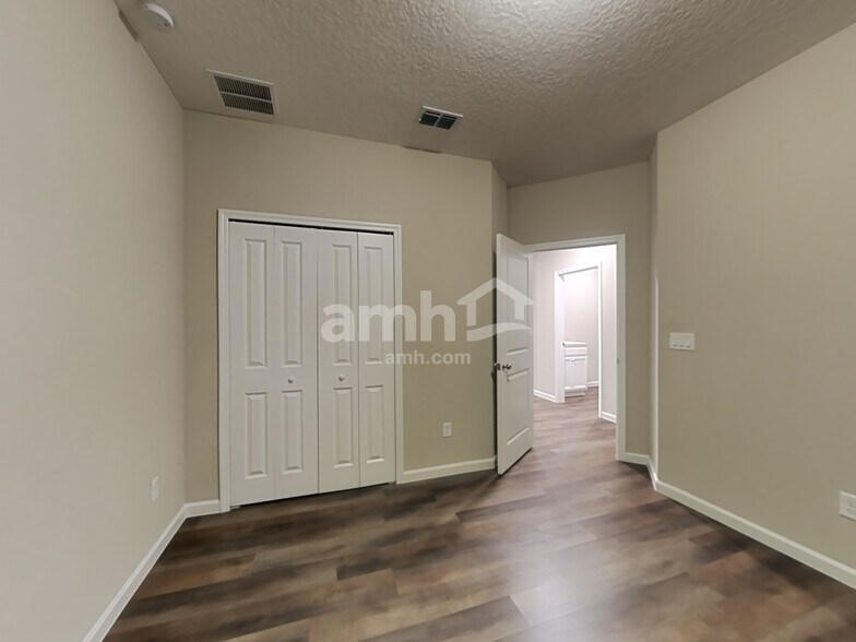 Building Photo - 120 Hemlock Point