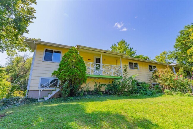 Building Photo - 6404 Maywood Ave