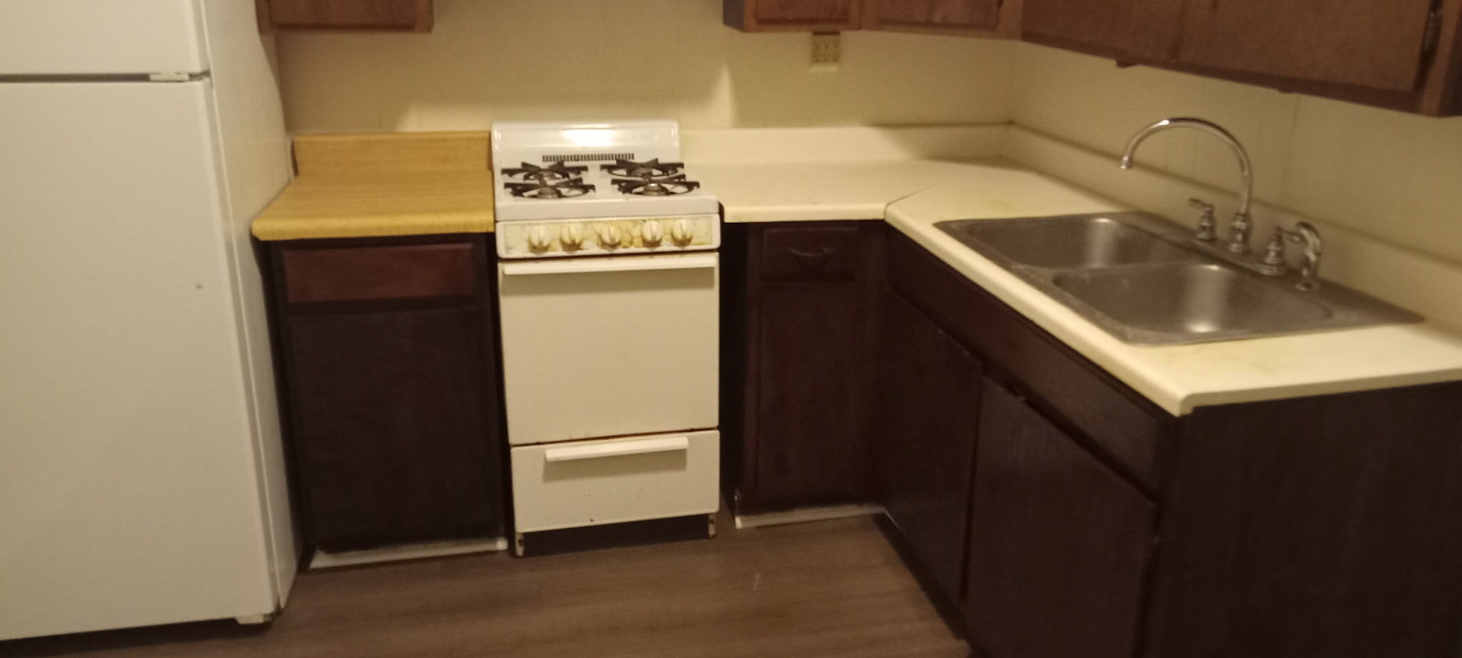 Kitchen - 305 S Magnolia St
