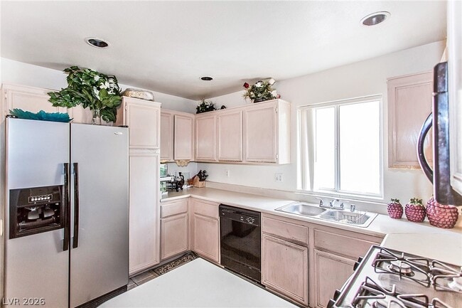 Building Photo - 5237 Steinbrenner Ln