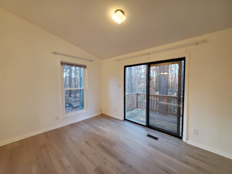 Building Photo - 3 Baytree Ct