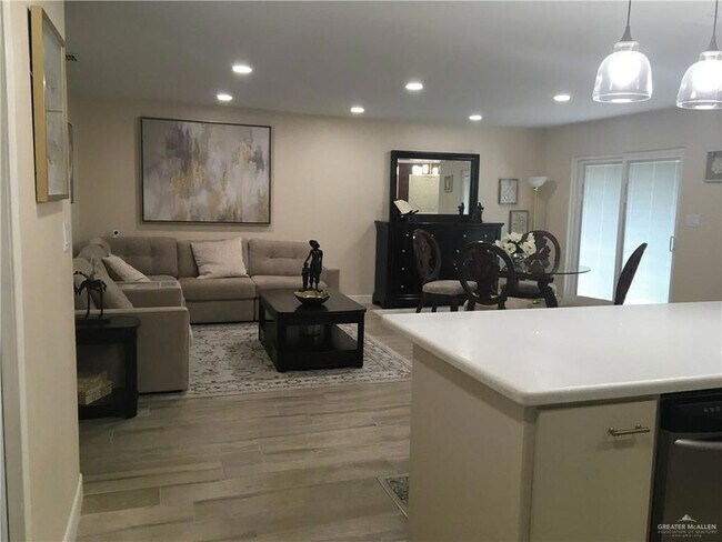 Building Photo - 700 Fern Ave W