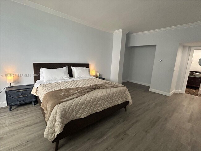 Building Photo - 4001 S Ocean Dr