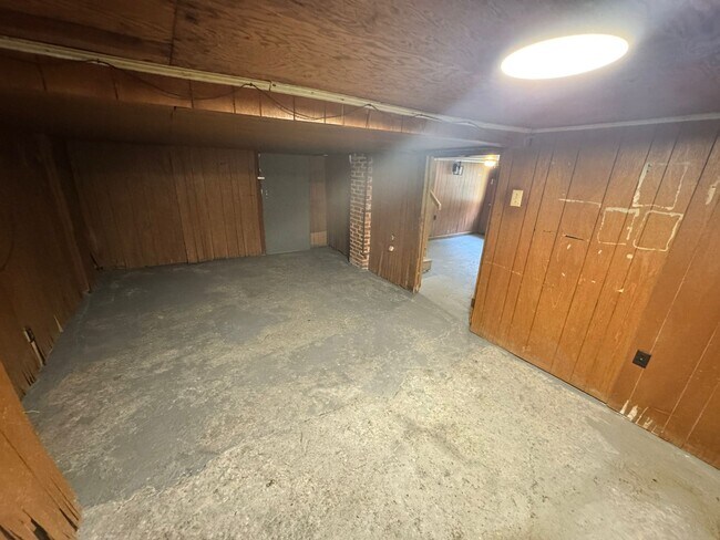 Building Photo - 327 Woolfolk St