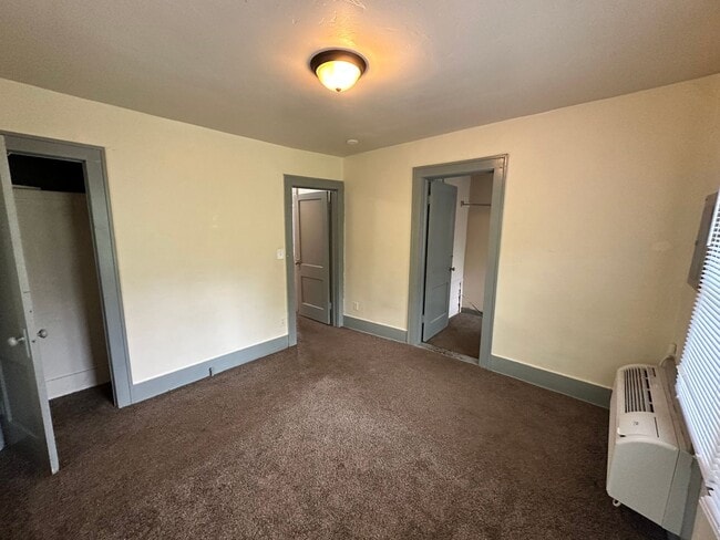 Building Photo - For Rent: Charming 2 Bed, 1 Bath Home in C...