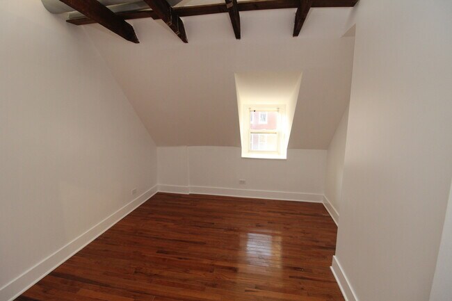 Building Photo - 1362 N Bosworth Ave