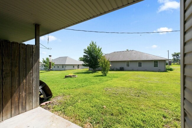 Building Photo - 2 Bed | 2 Bath | 1 Car Garage Home! 1000 sqft located in SPARTA!