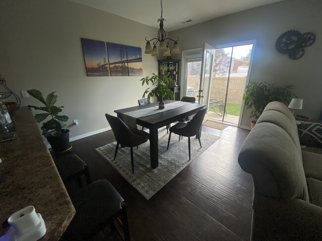 Dining Room - 753 W Club Oaks Dr