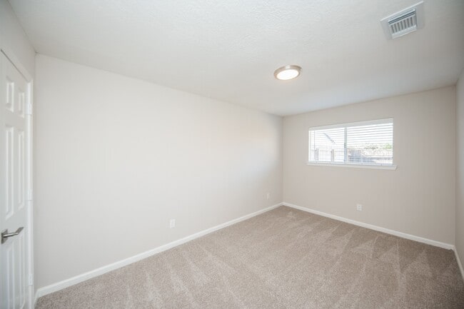 Building Photo - 121 Coffee Ln