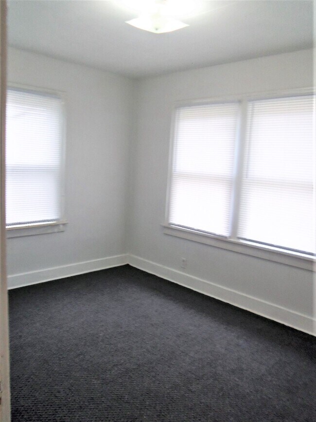 front bedroom - 429 Kern St