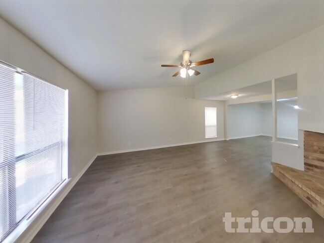 Building Photo - 2106 Newbury Dr