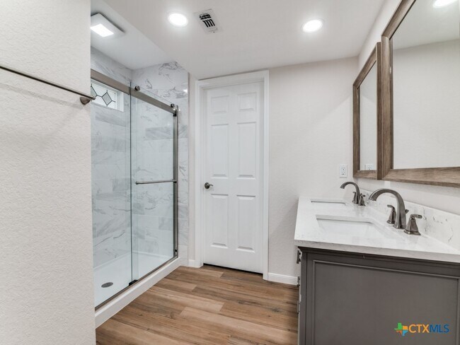 Building Photo - 268 White Oak Dr