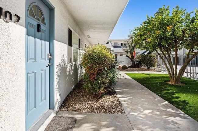 Building Photo - 1950 S Palm Canyon Dr