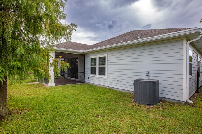 Building Photo - Stunning Home in Desirable Neighborhood