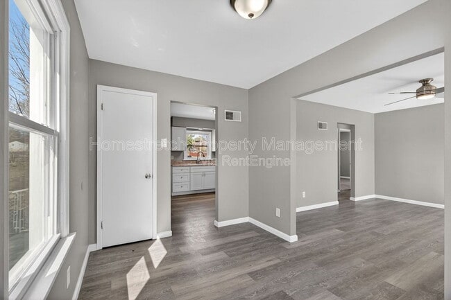 Building Photo - 9625 Theodosia Ave