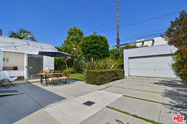 Building Photo - 6133 Maryland Dr