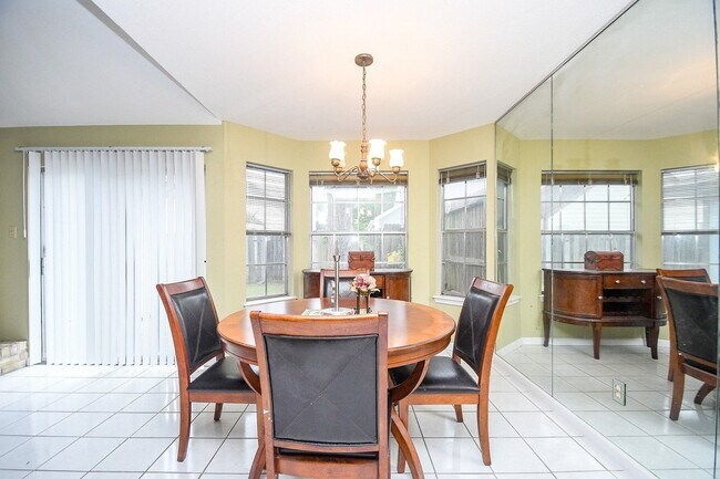 Building Photo - 9111 Belle Glen Dr