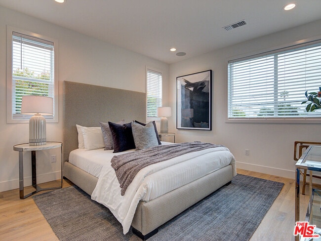 Building Photo - 1419 S Sierra Bonita Ave