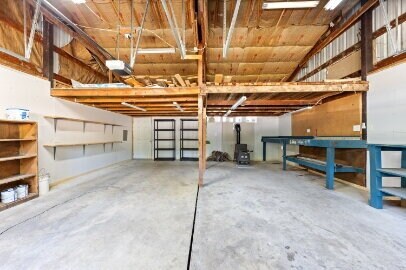 Building Photo - Spacious home with outbuilding