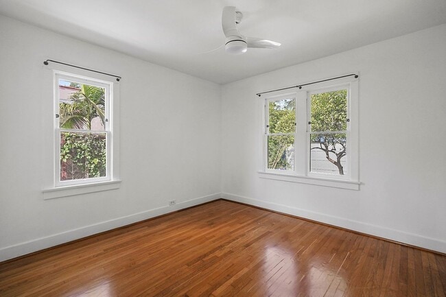 Building Photo - Enchanting Bungalow w/English Flower Garden in Venice- 2 Bedrooms 1 Bath