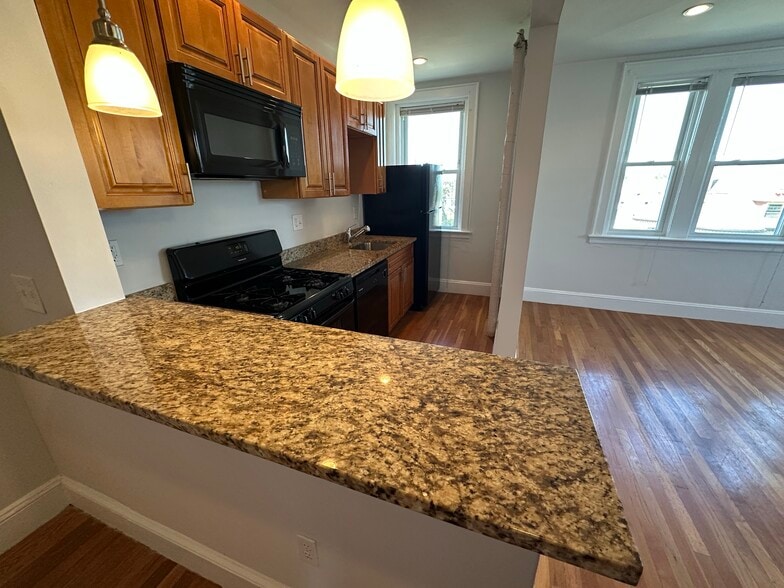 Building Photo - 130 Highland Ave