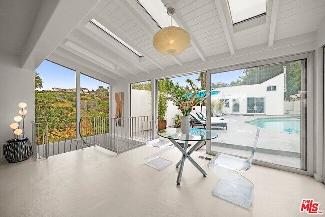 Building Photo - 3210 Coldwater Canyon Ln