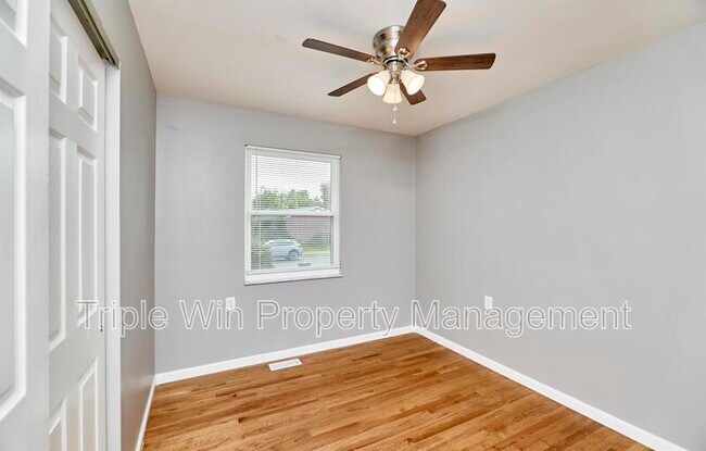 Building Photo - 2325 Golfway St