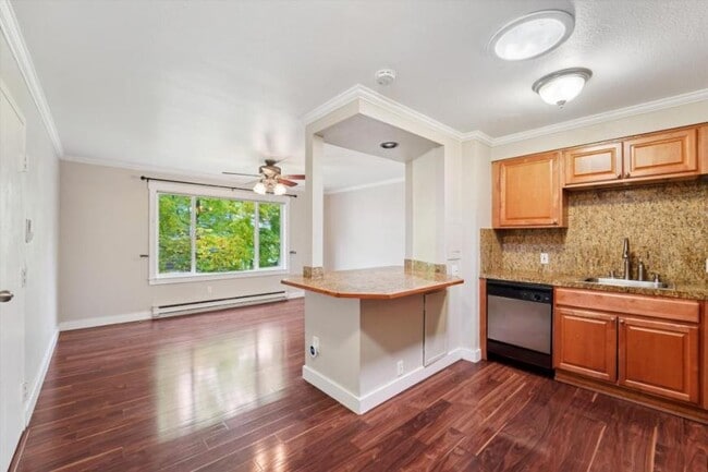 Building Photo - 2 bedroom in Seattle WA 98133
