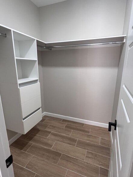 Building Photo - 810 Athol St