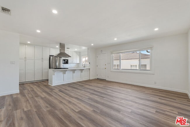 Building Photo - 9588 W Olympic Blvd