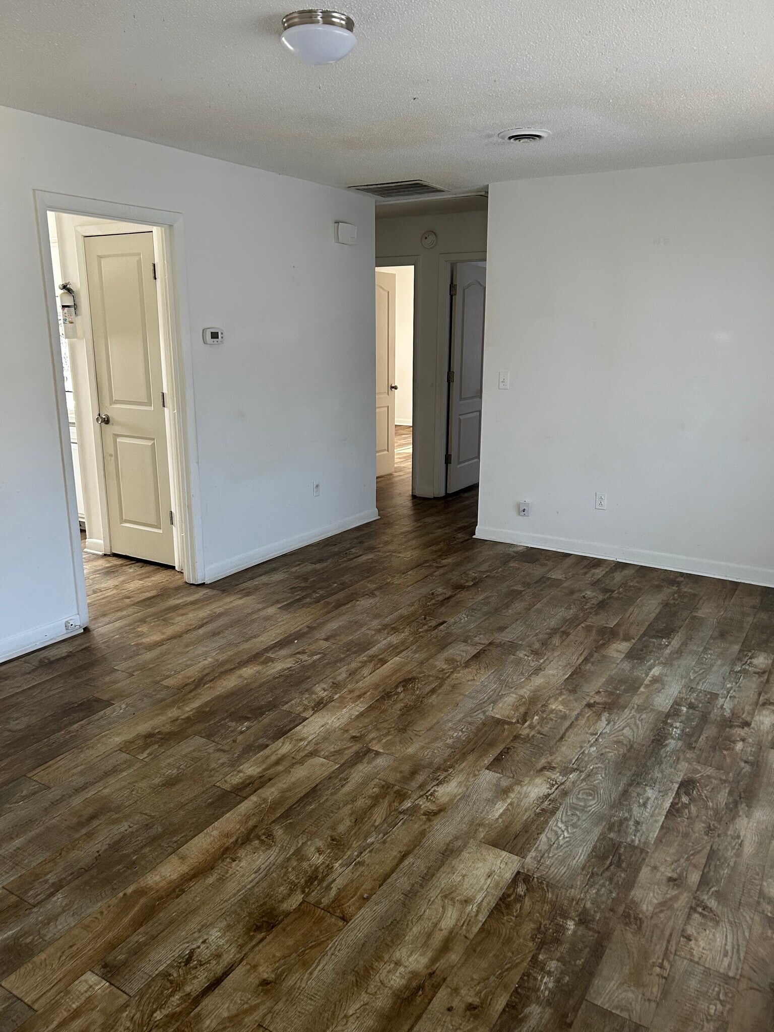 Building Photo - 418 E Bay St