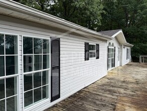 Building Photo - Peaceful 3 bedroom 2 bath home down Indian Point