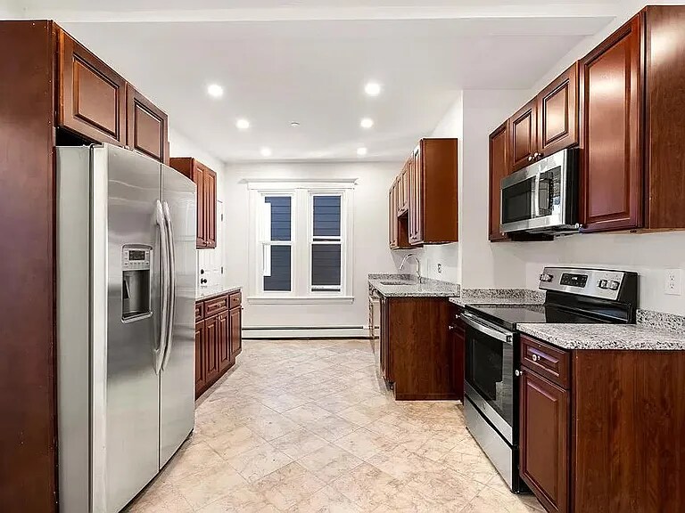 Building Photo - 27 Hancock St