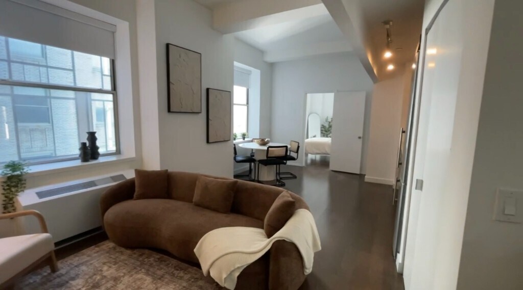 Building Photo - 111 John St