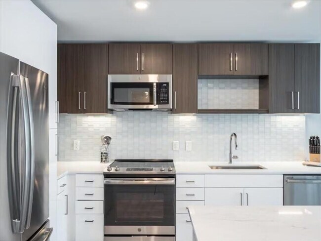 Building Photo - 4836 Rugby Ave